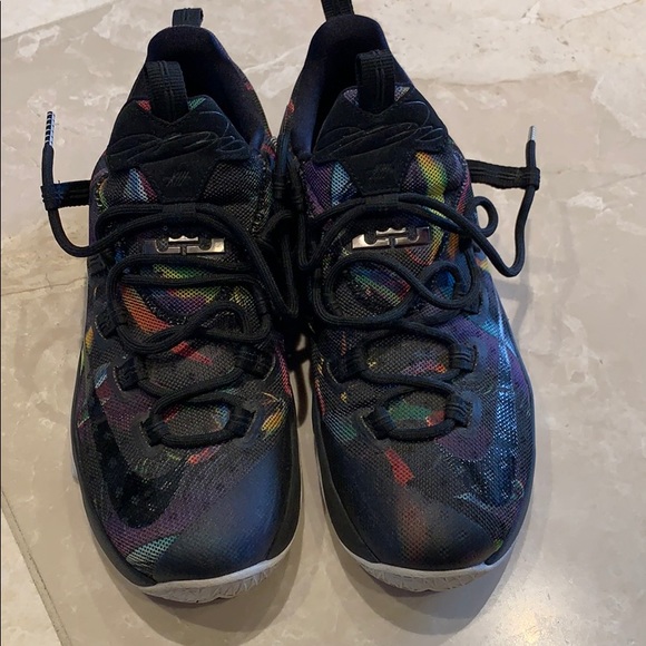 Men’s Lebron 13 Low - Picture 2 of 6